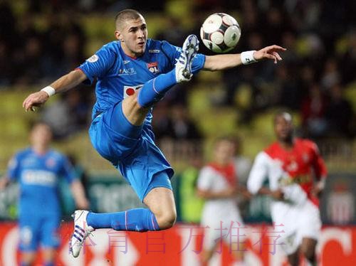 里昂主席：每天梦想签回本泽马 我们会试一试